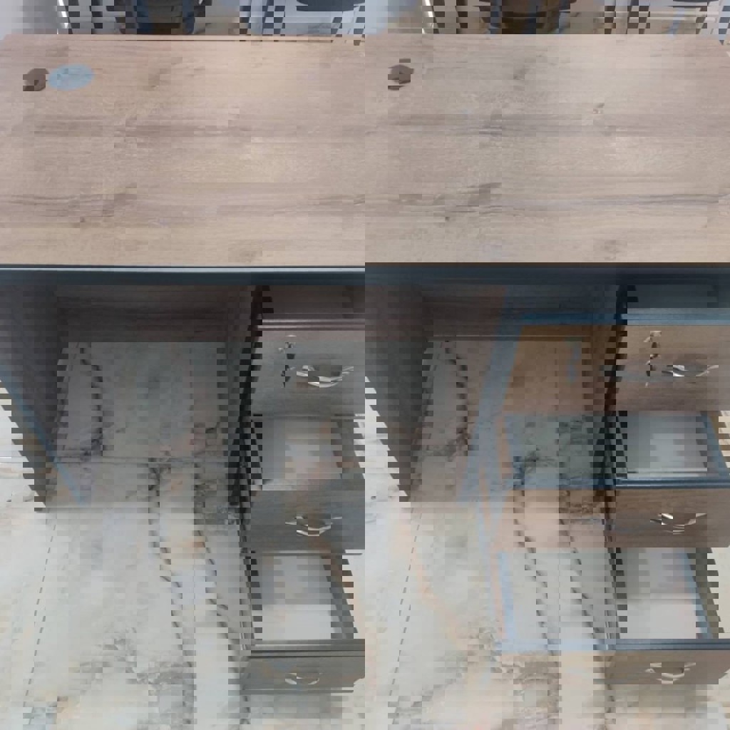 Стол с тумбой