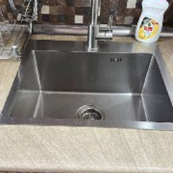 Кухонная раковина с кранами и шлангами - фото 2