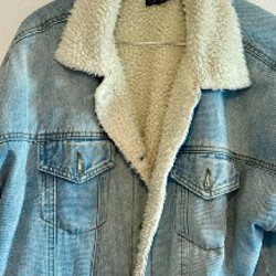 Теплая куртка - джинсовка с мехом - фото 4