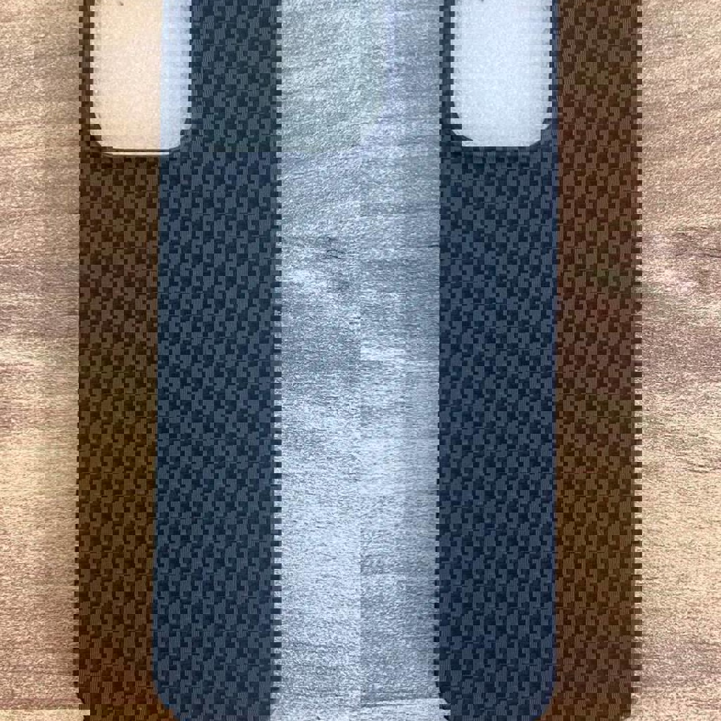 Карбоновый чехол для iPhone 13 Pro