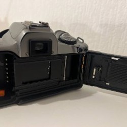 Фотоаппарат Canon EOS 3000 - фото 2