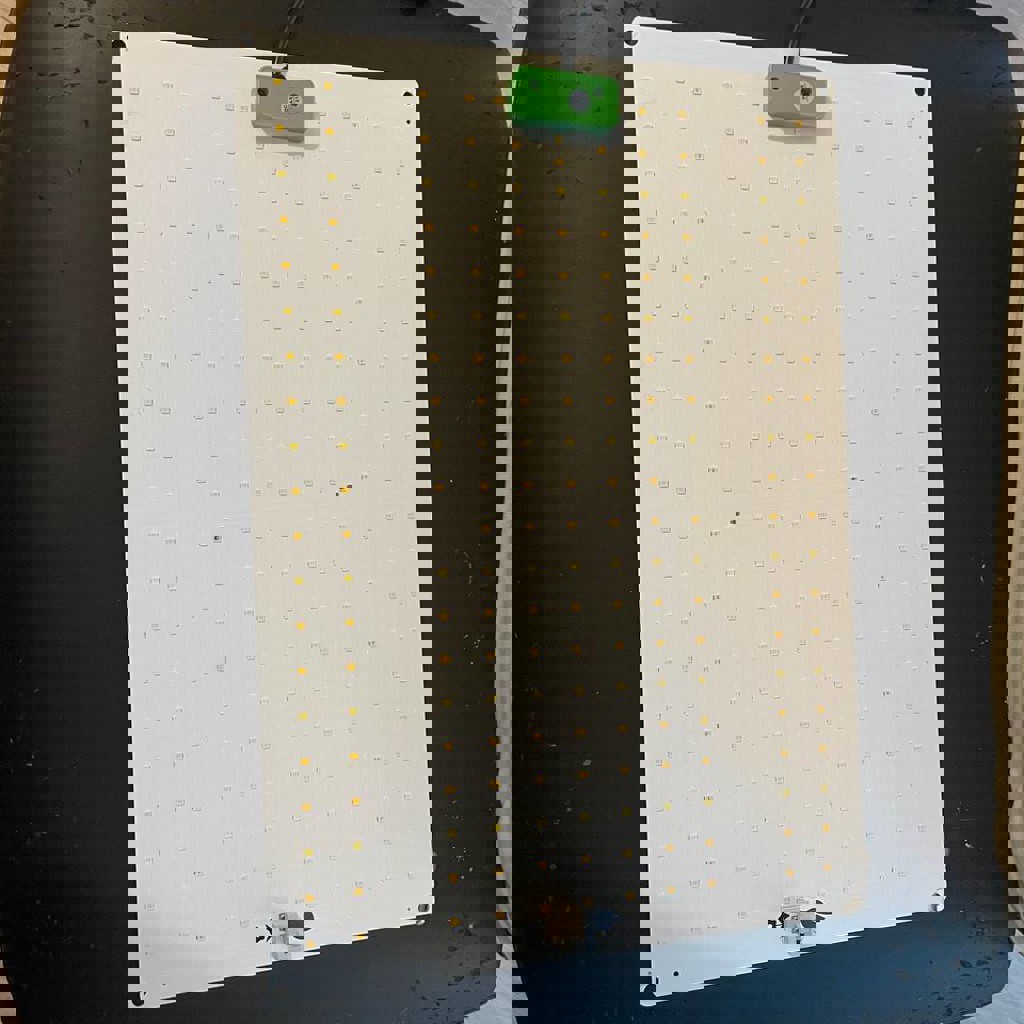 LED лампа для растений