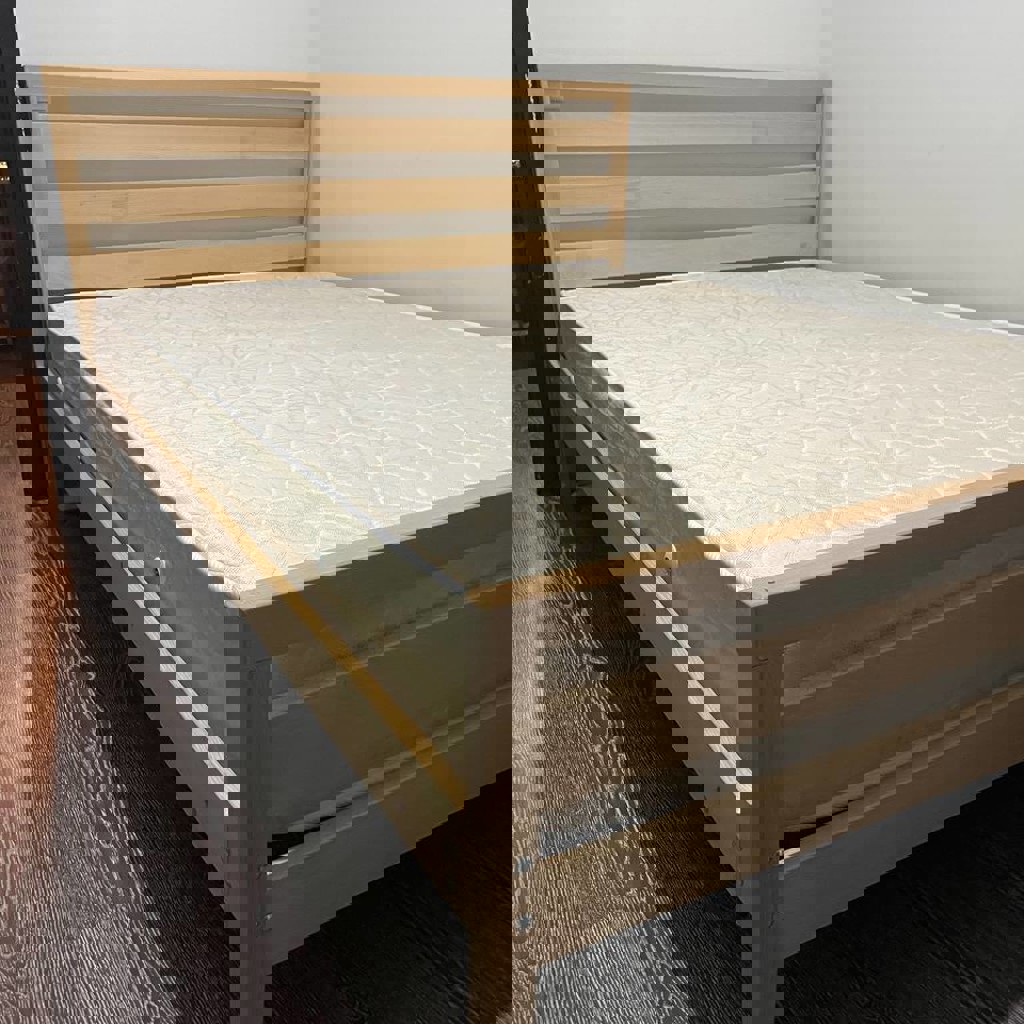 Кровать с матрасом