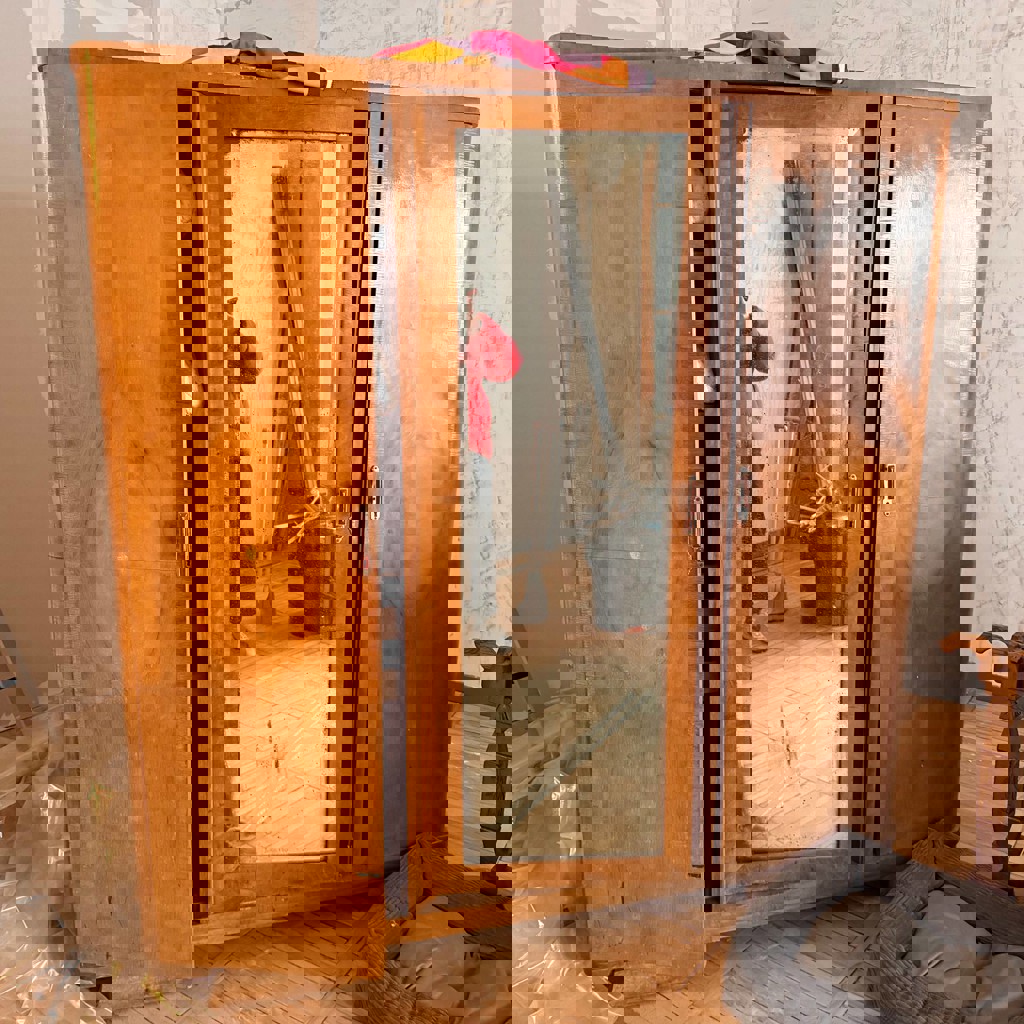 Старый шкаф