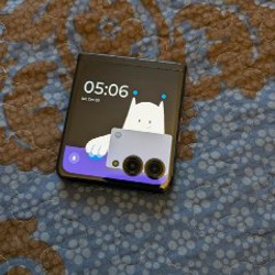 Motorola RAZR 40 Ultra - фото 4