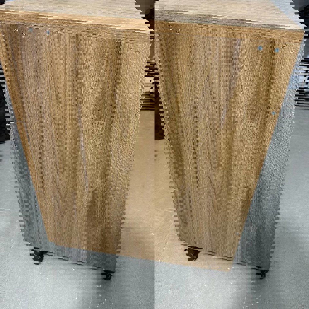 Тумбочка на колёсах