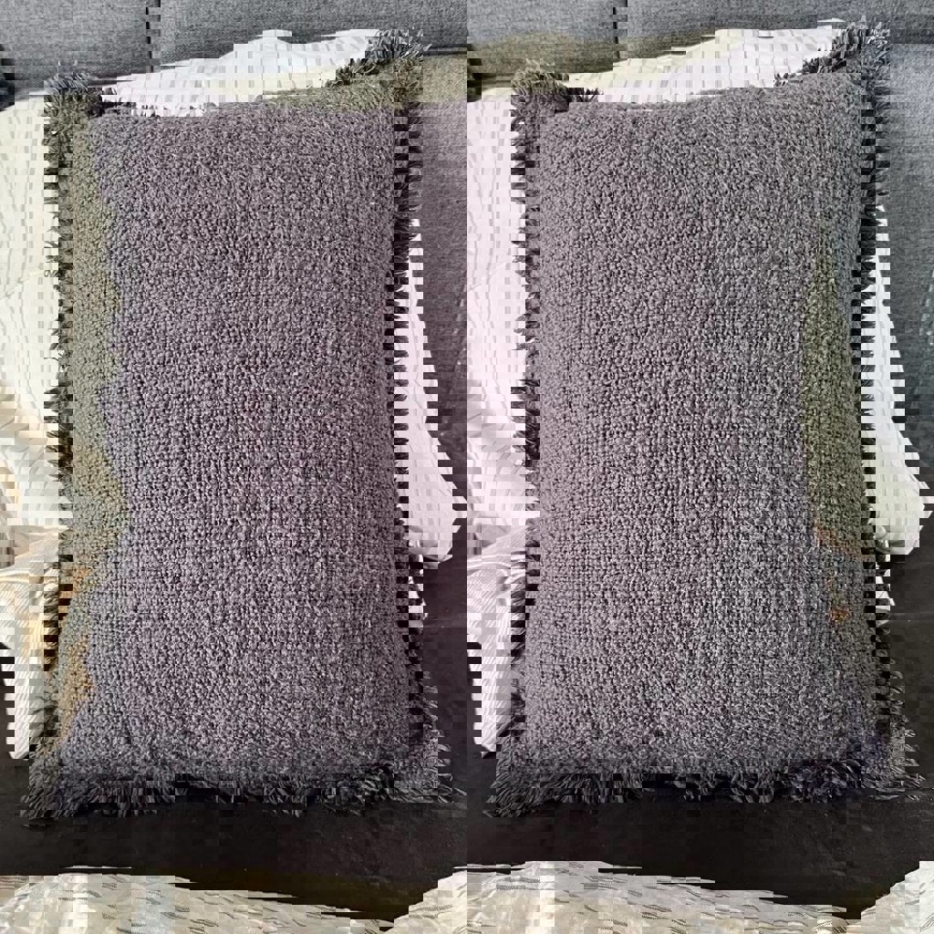 Декоративная подушка коричневого цвета