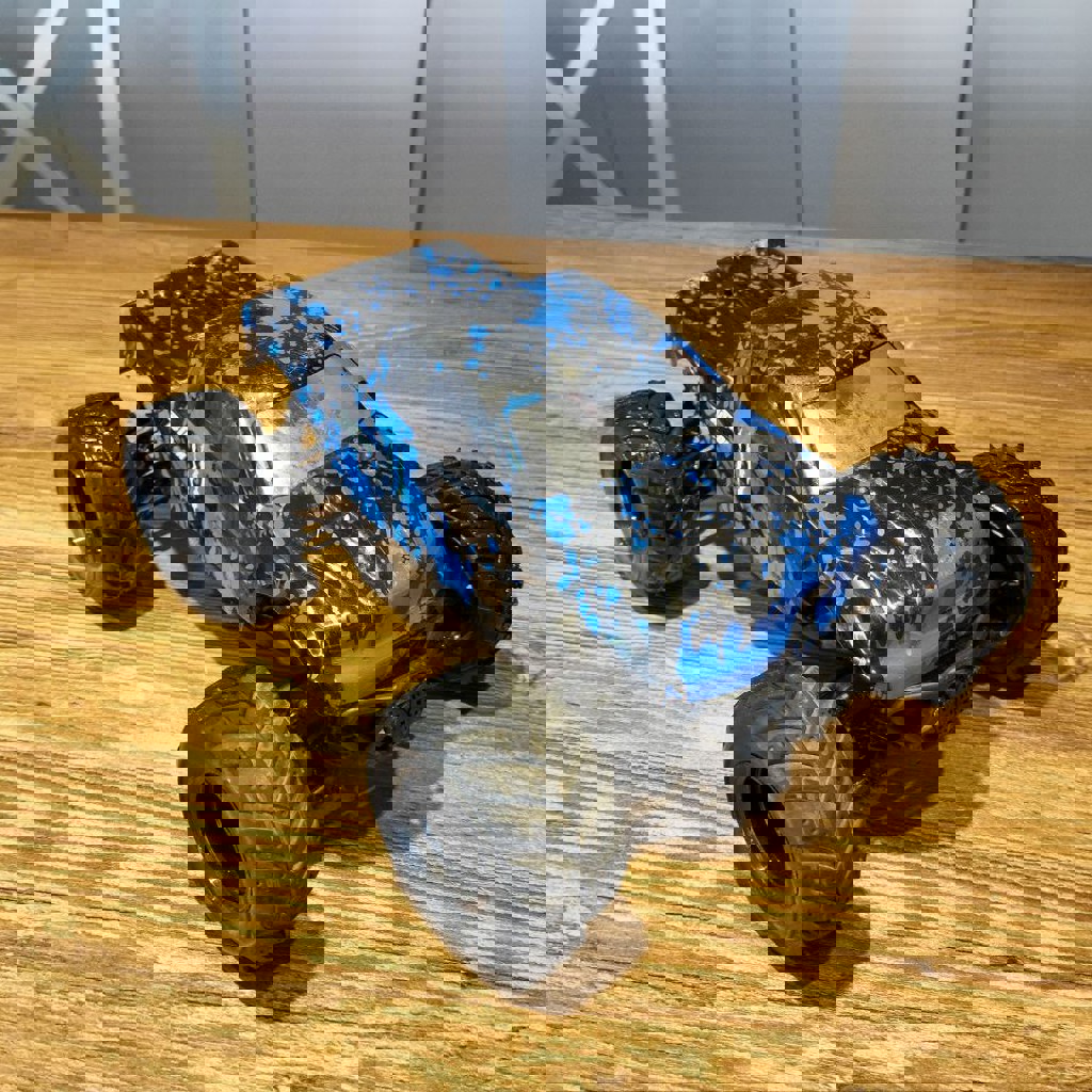 RC машинка на пульте управления