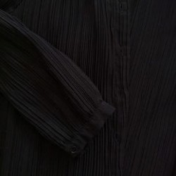 Платье чёрное из жатого материала - фото 3