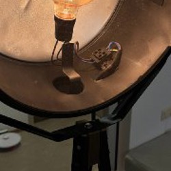 Светильник на треноге - фото 2