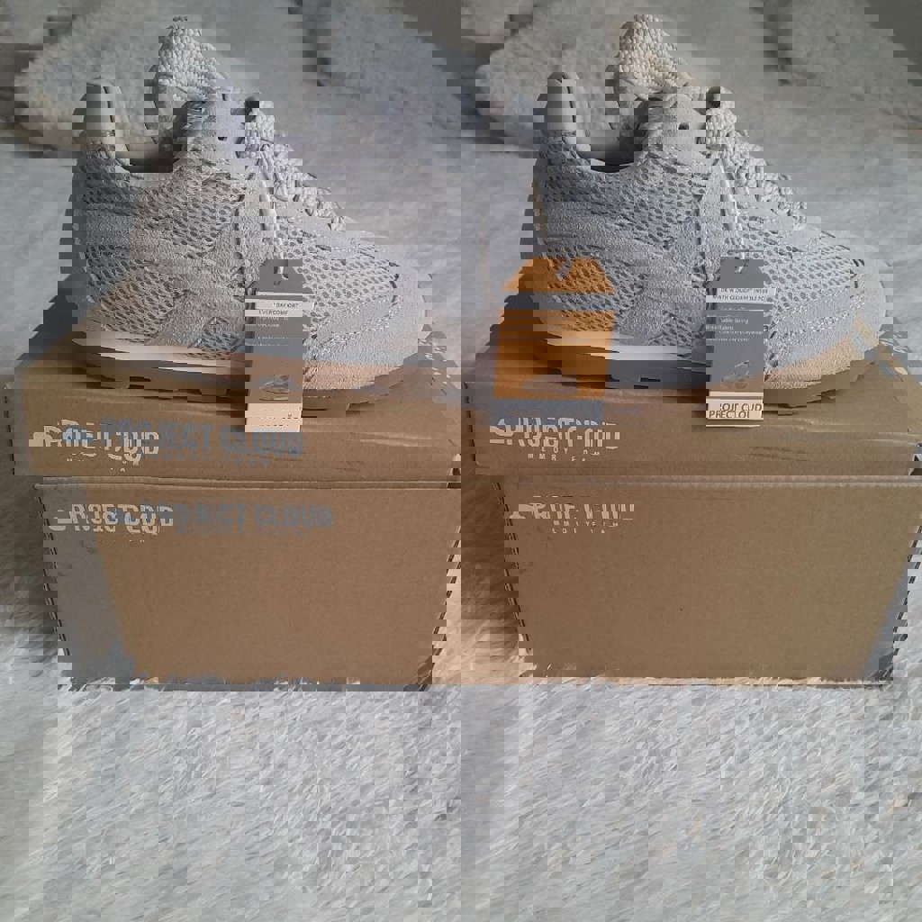 Кроссовки женские