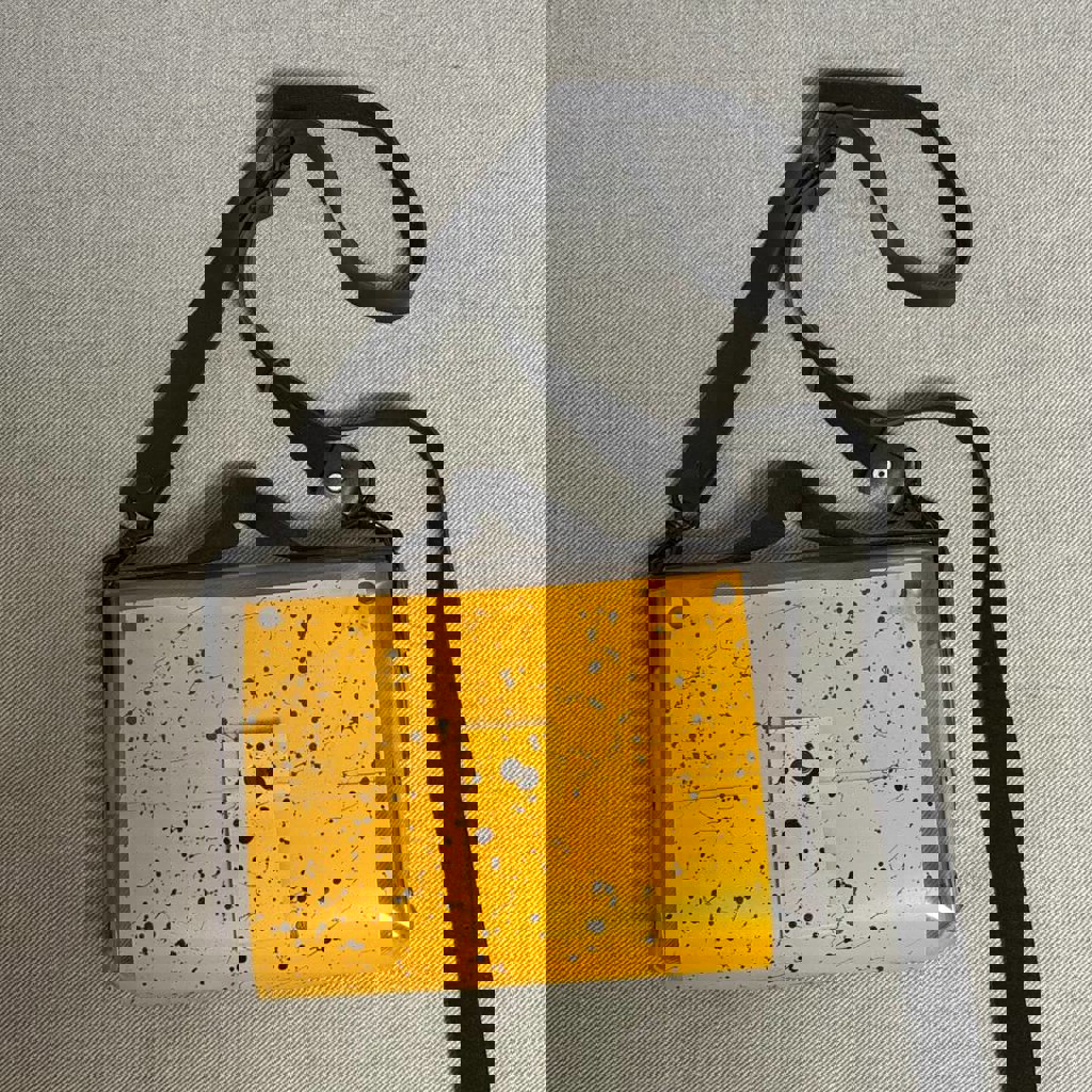 Сумка из пластика с кожаными вставками