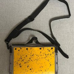 Сумка из пластика с кожаными вставками - фото 2