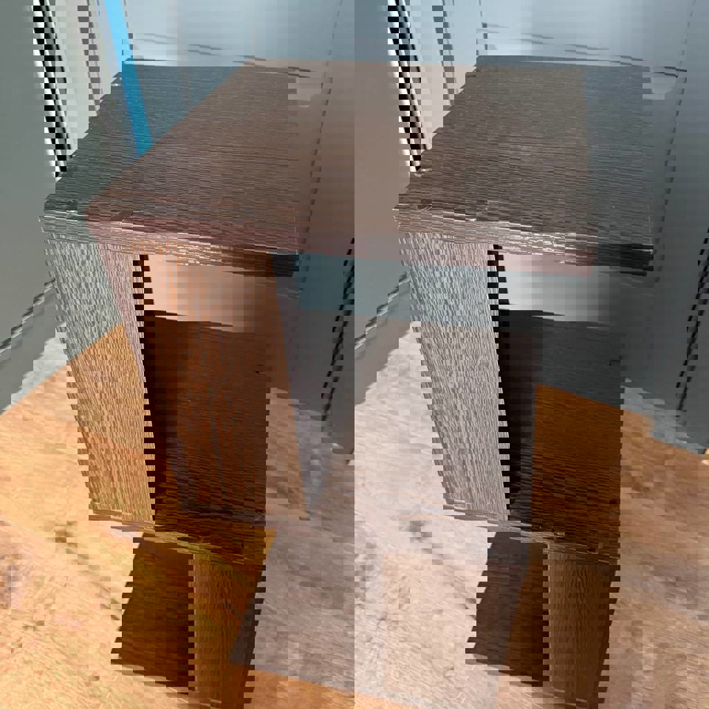 Прикроватная тумбочка