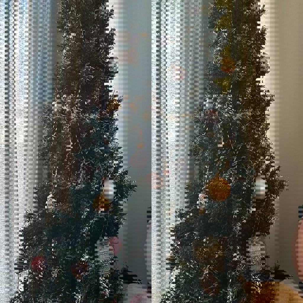 Елка с игрушками