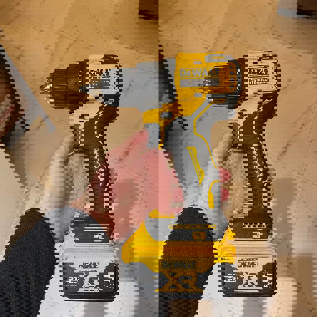 Шуруповерт DeWalt DCD708