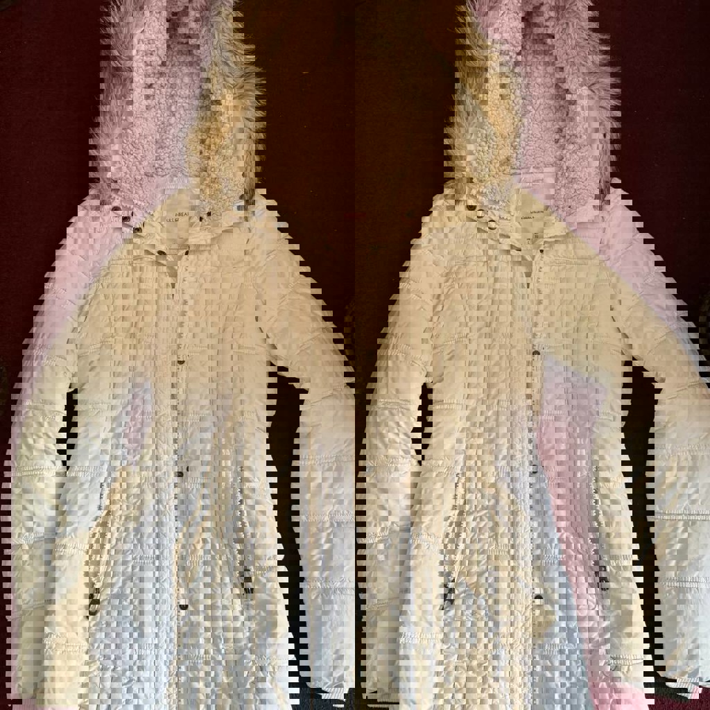 Дутая куртка белая