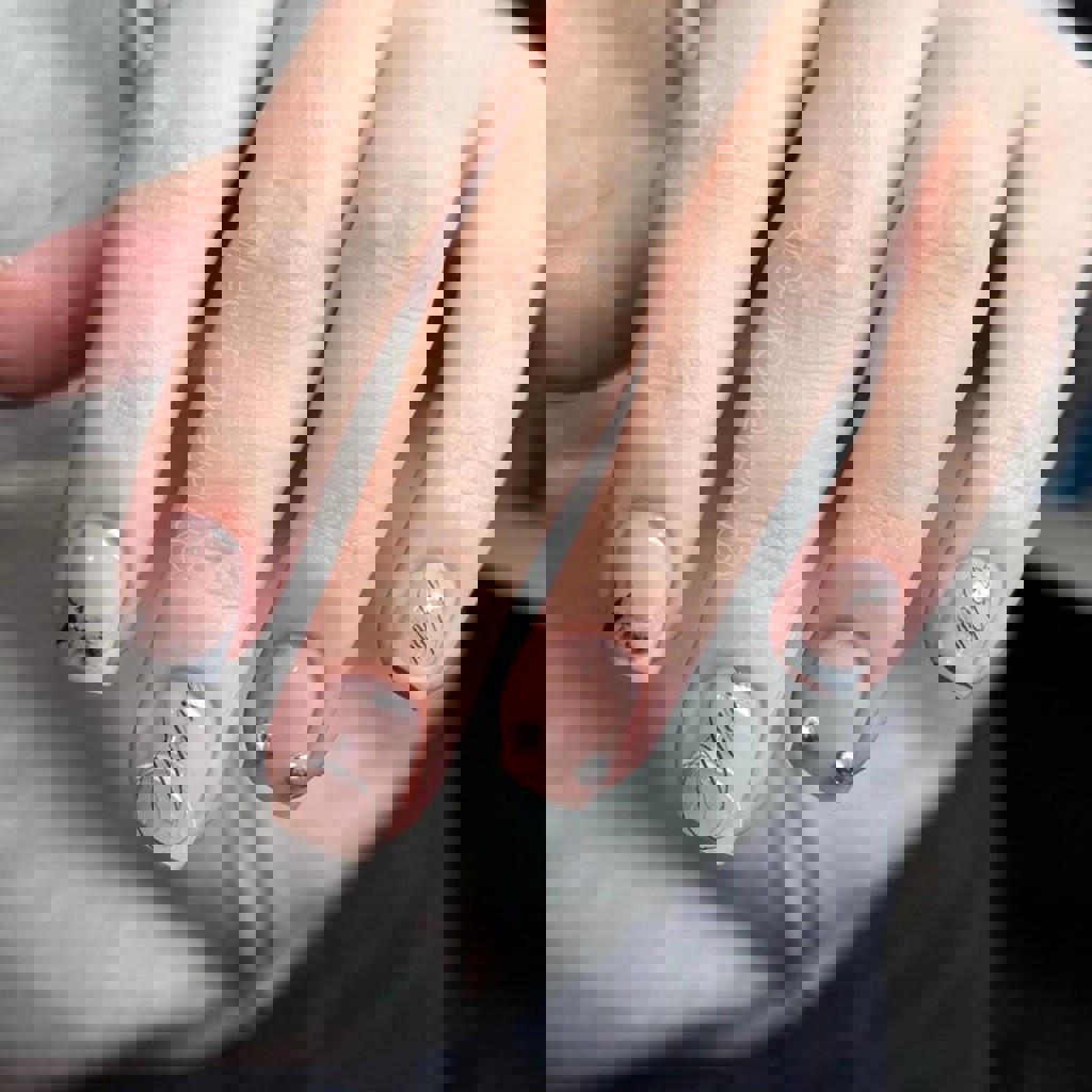 Услуга маникюра