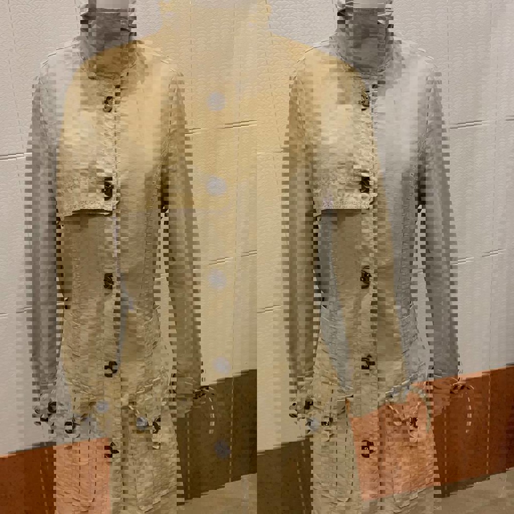 Плащ светлый