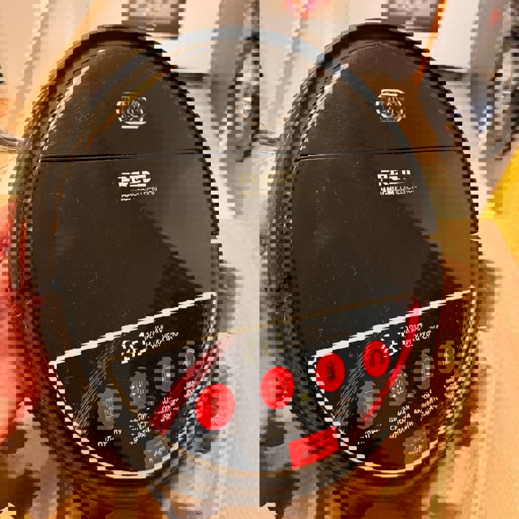 Робот-пылесос RED