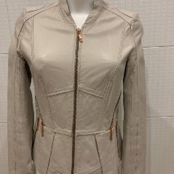 Светлая кожаная куртка - фото 4