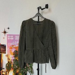 Блузка с воланами на завязках - фото 1