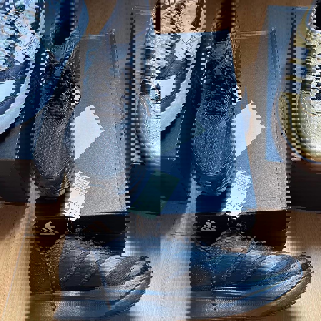 Кроссовки adidas