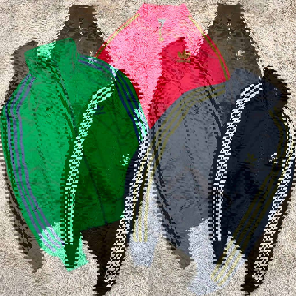 Vintage Adidas With Big Logo On The Back: Black-Gold