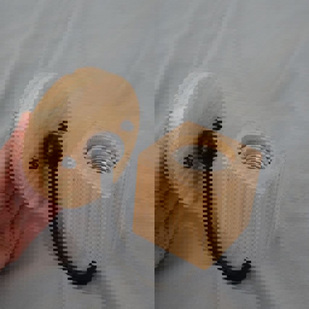 Настенный светильник деревянный