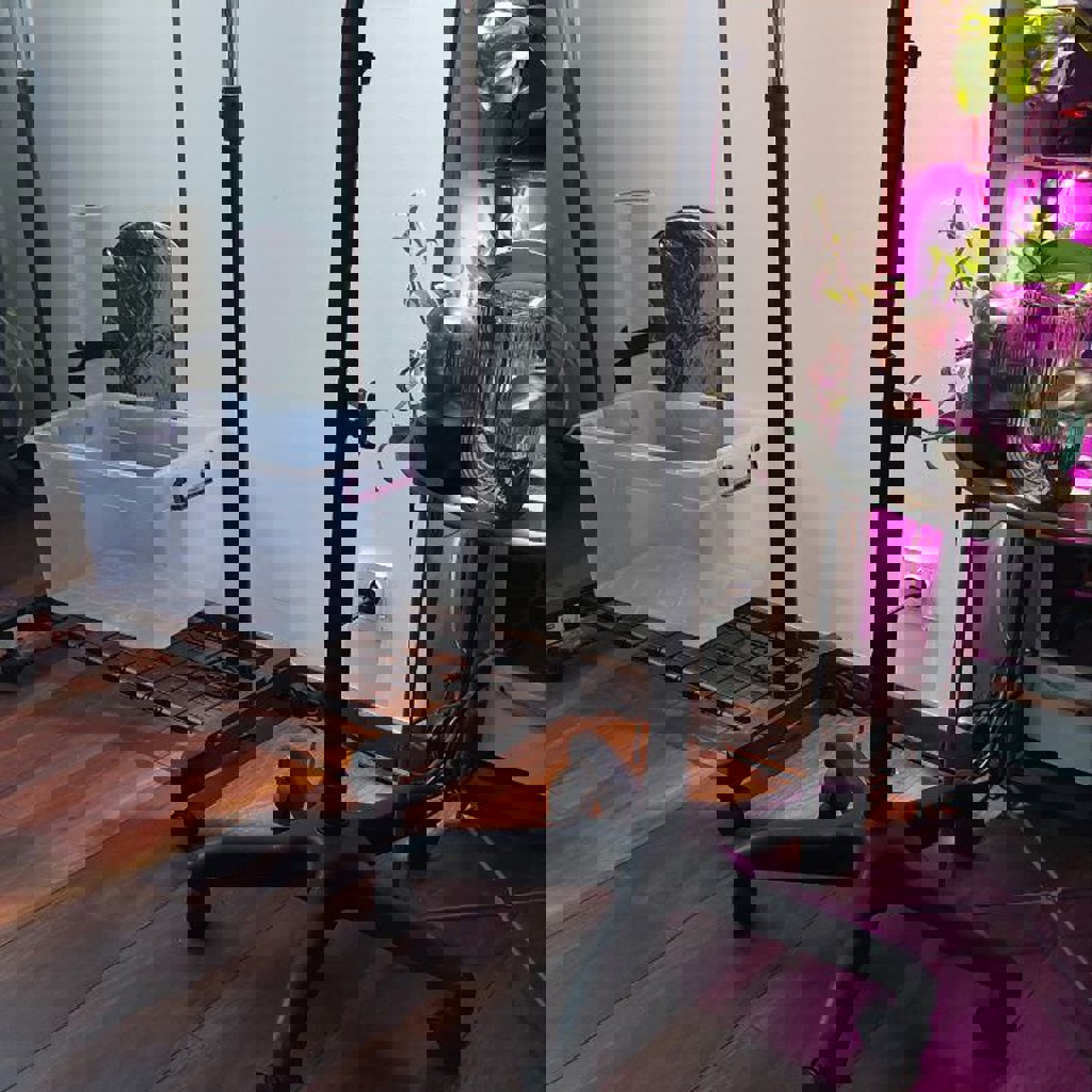 Регулируемый столик для мастера