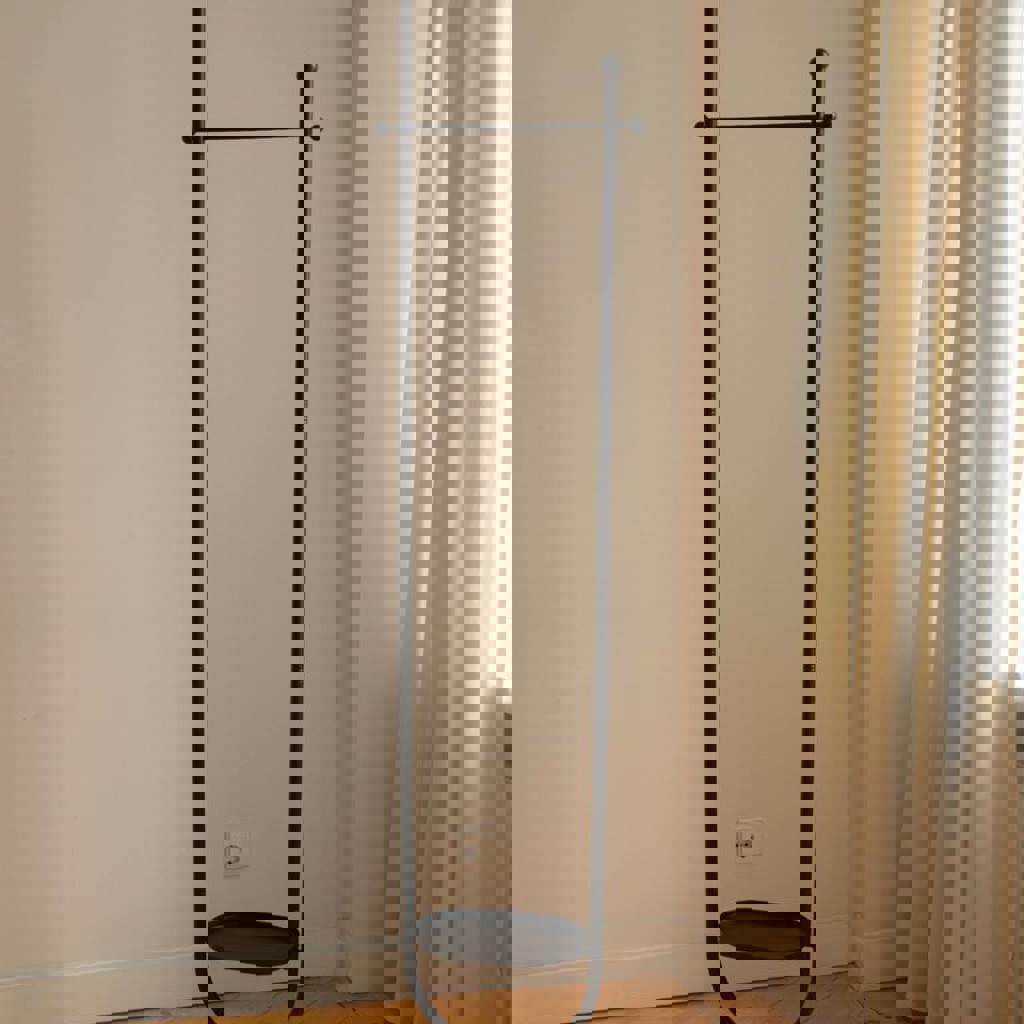 Напольная вешалка для одежды