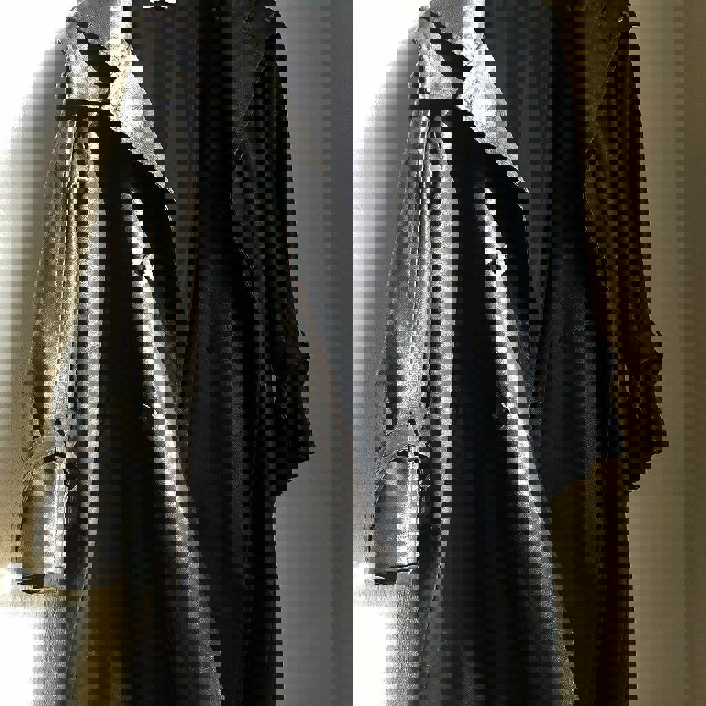 Чёрный кожаный плащ