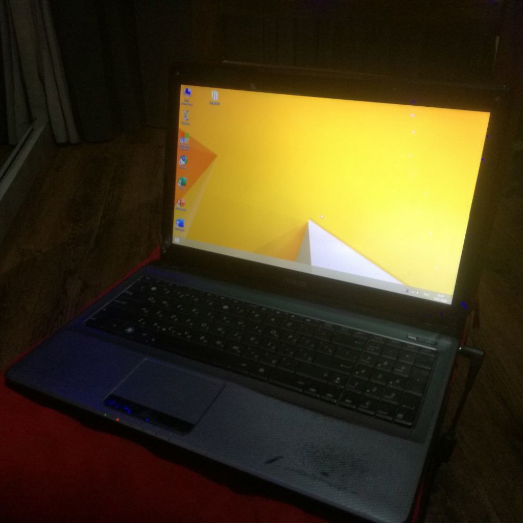 Ноутбук ASUS