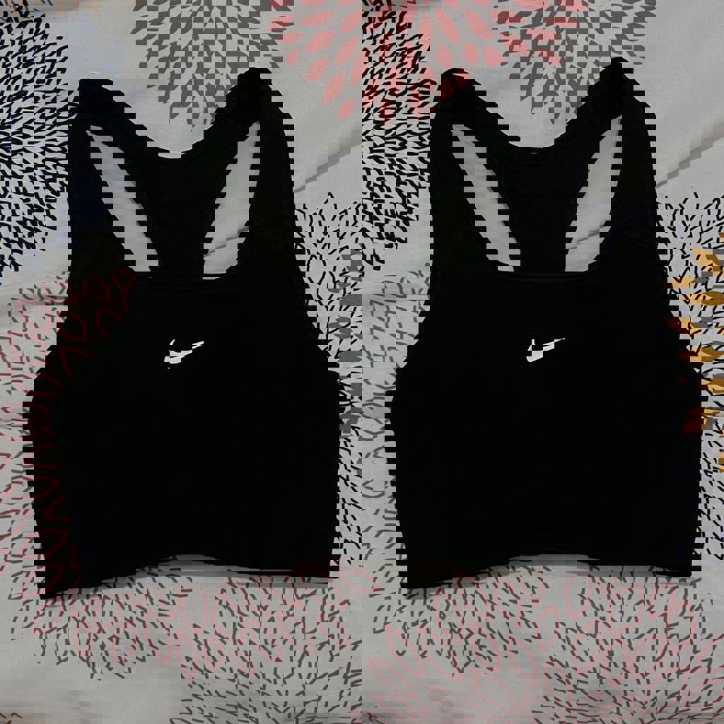 Спортивный топ Nike