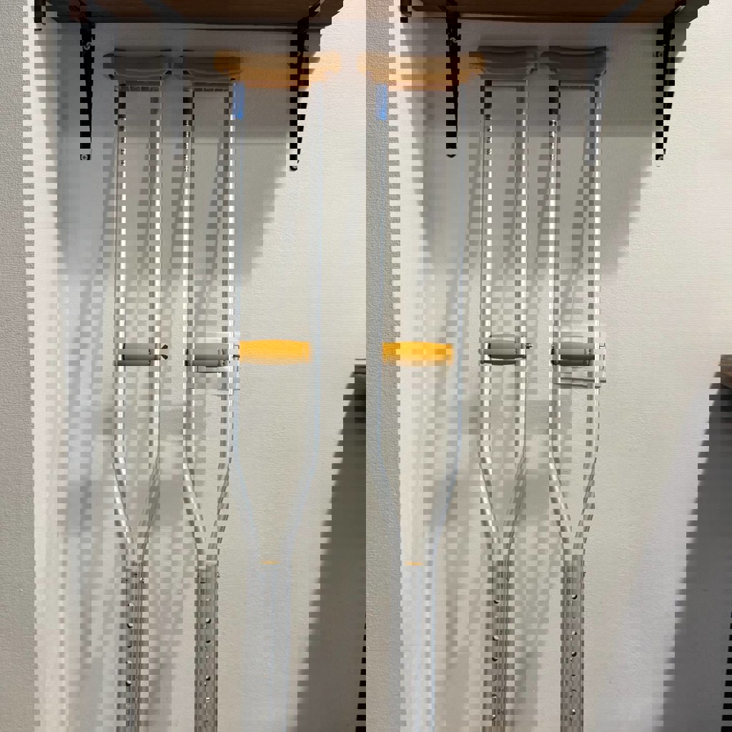 Подмышечные костыли