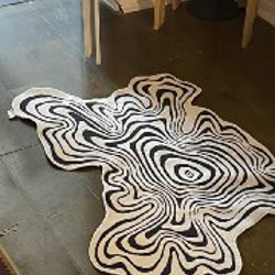 Молодой цветок в белом горшке - фото 5