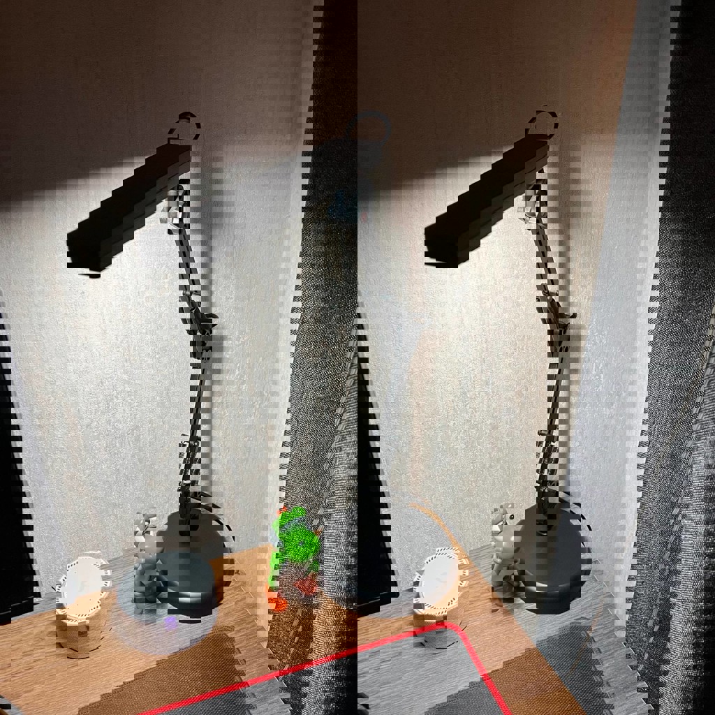 Настольная светодиодная лампа