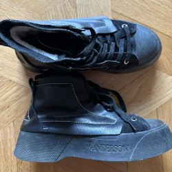 Голубые кроссовки с розовыми и серыми шнурками - фото 1