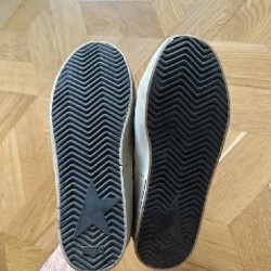 Голубые кроссовки с розовыми и серыми шнурками - фото 5