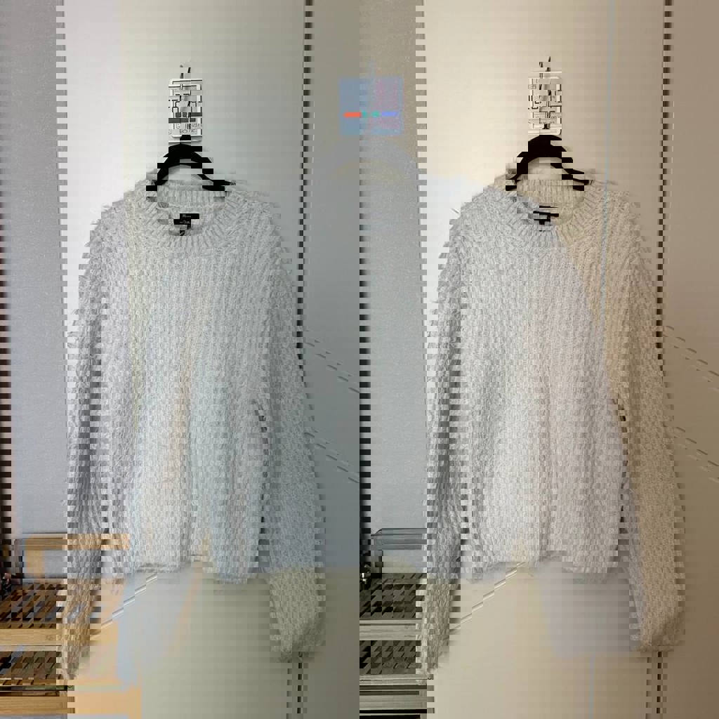 Молочный свитер