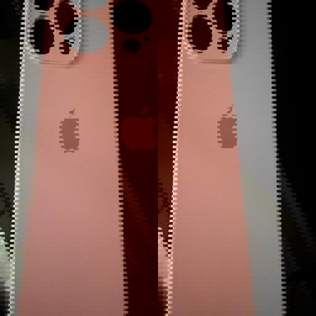 Чехол на iPhone 14