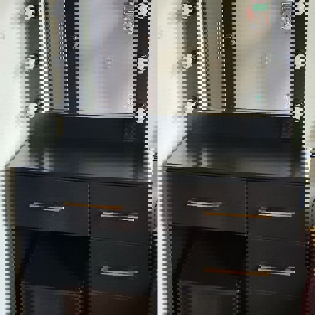 Косметический стол со стулом