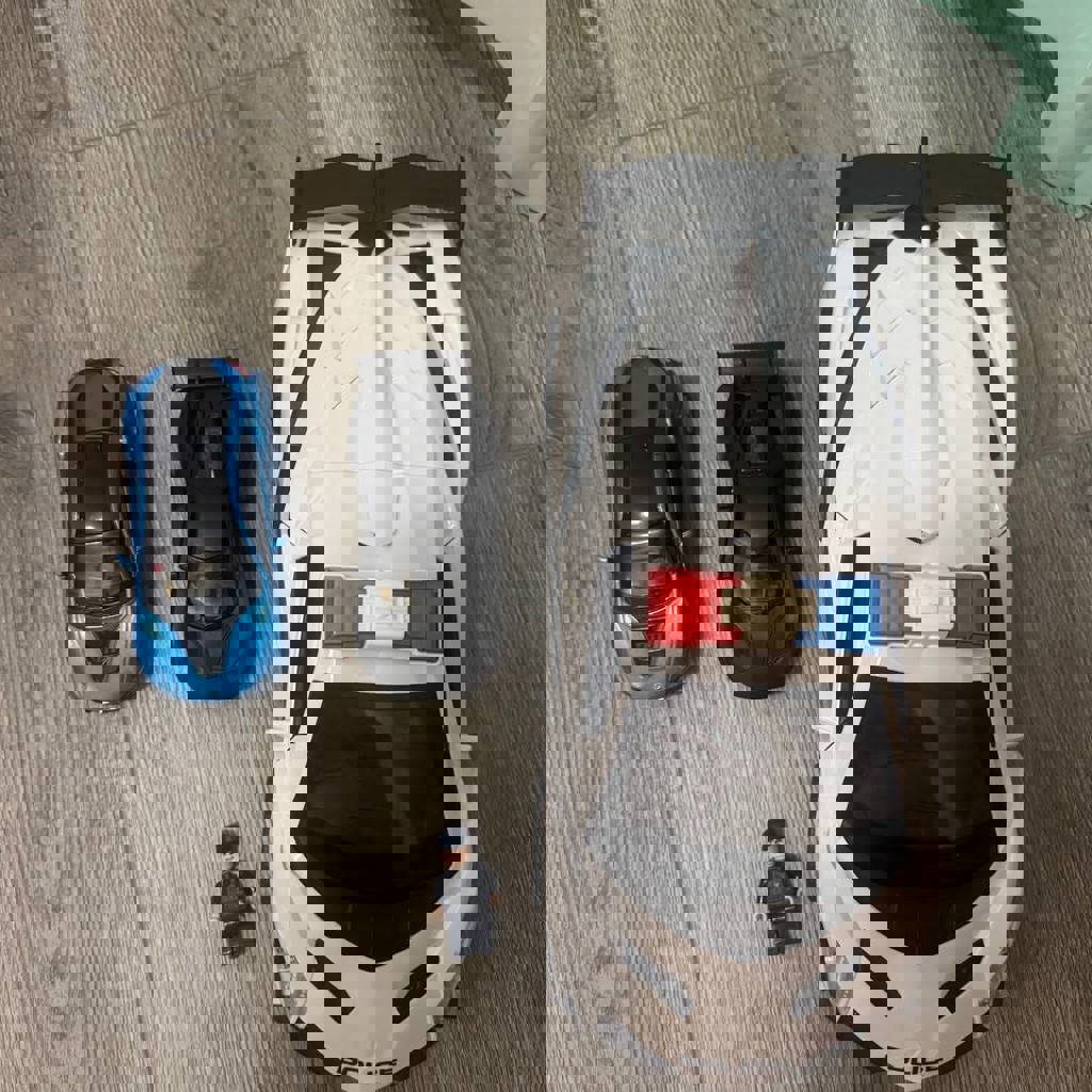 Машинки и человечек Лего