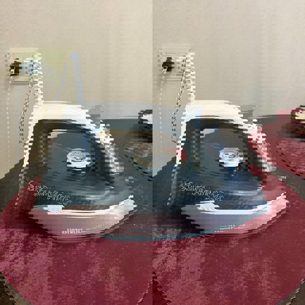 Утюг Redmond RI-C293