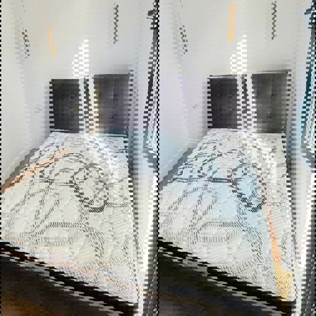 Двуспальная кровать с матрасом