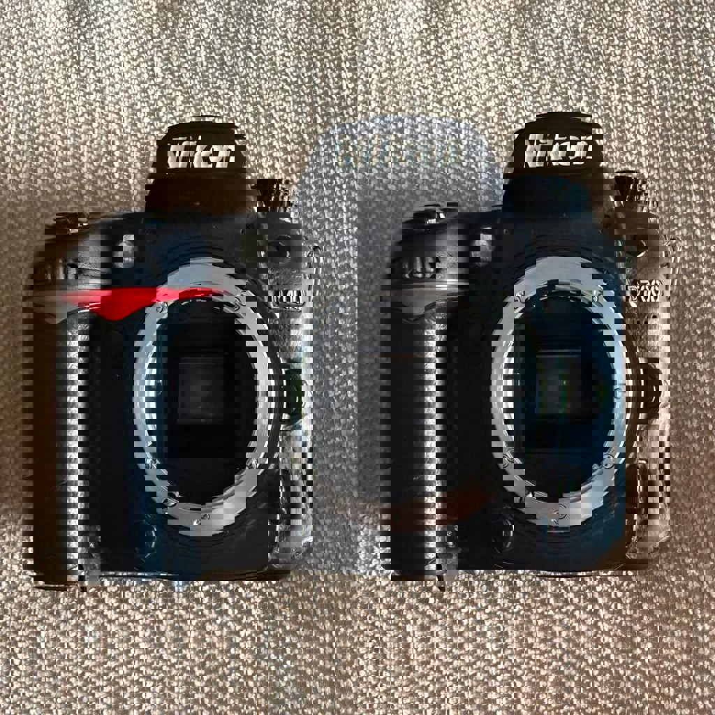 Фотоаппарат Nikon D7000