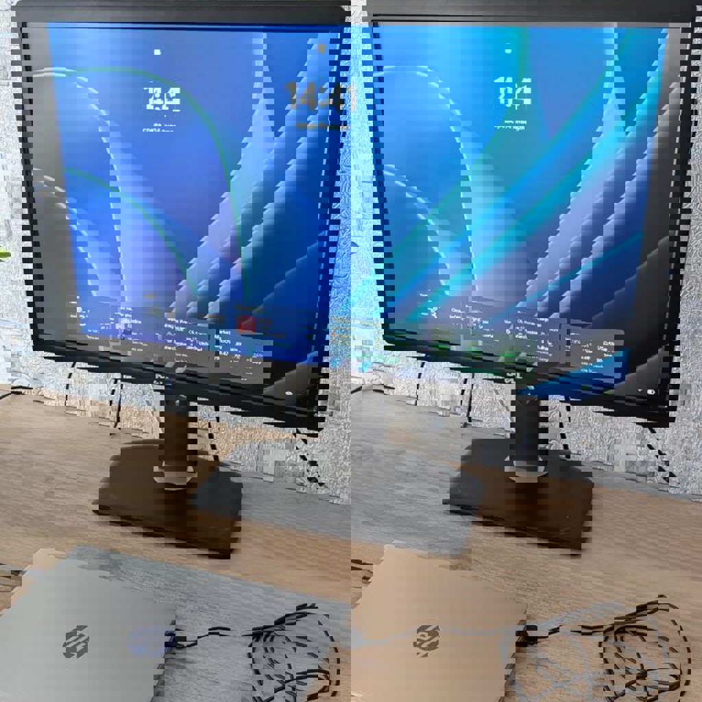 Монитор DELL UltraSharp