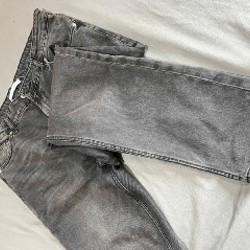 Серые женские джинсы - фото 2