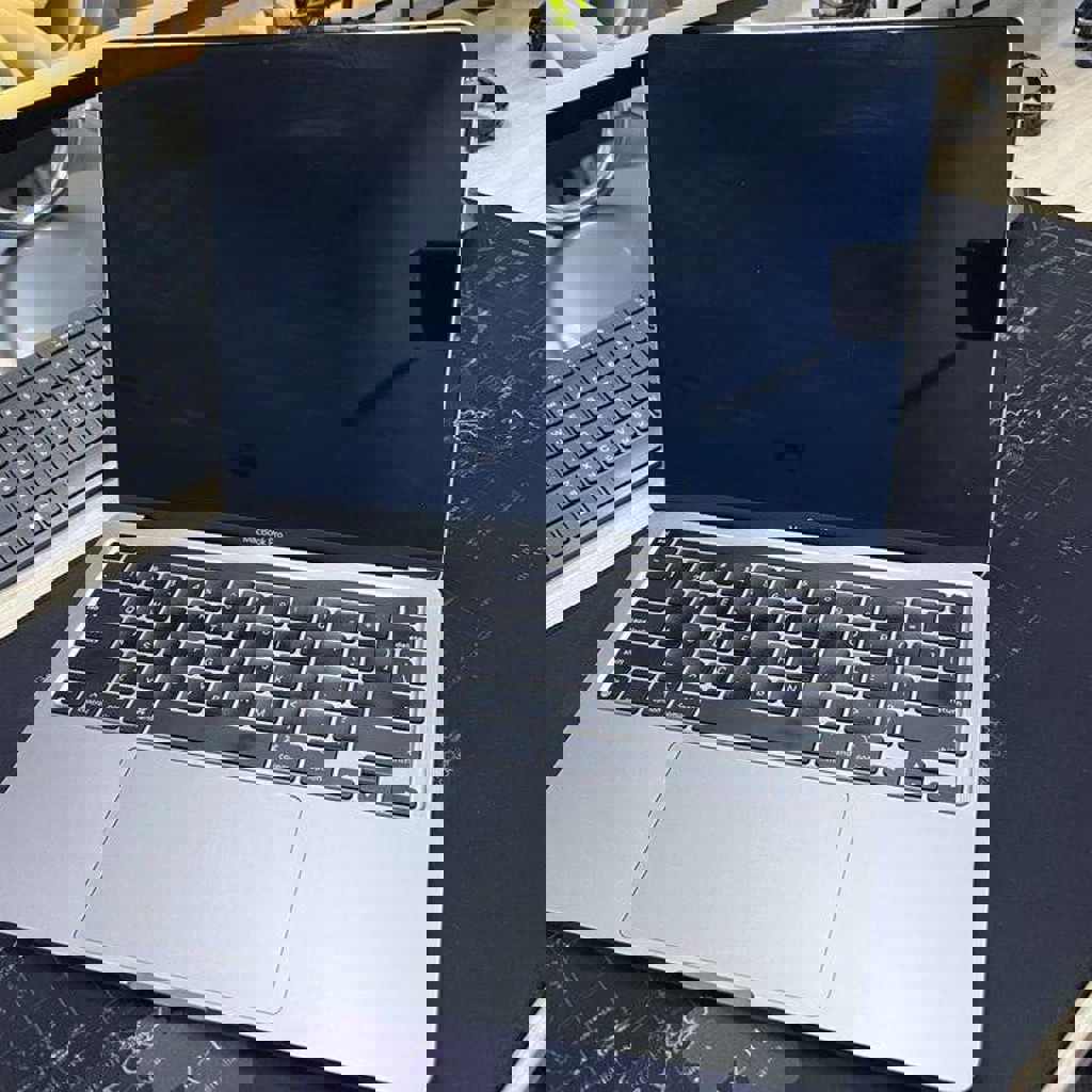 Apple MacBook Pro 13 M1