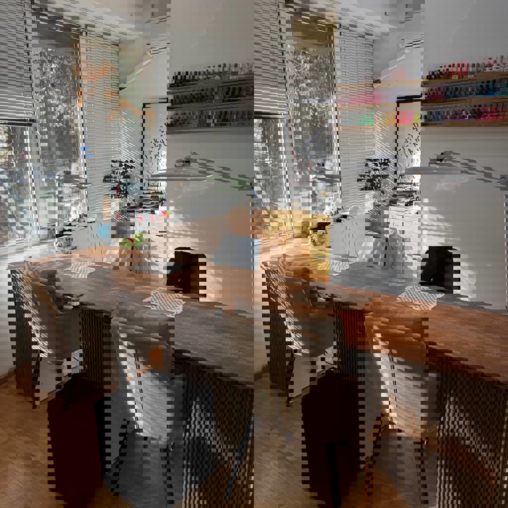 Маникюрный стол